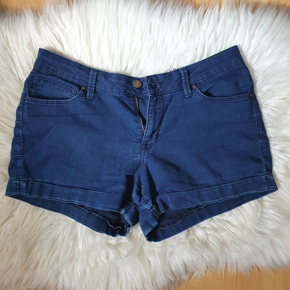 *SOLD* ZARA Denim shorts - Picture 2 of 4